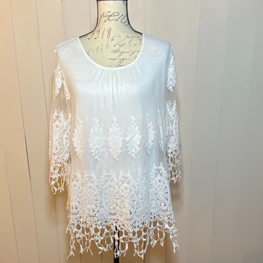 Chico’s White Top Lace Detailing Sheer Overlay Floral Embroidery Size 2